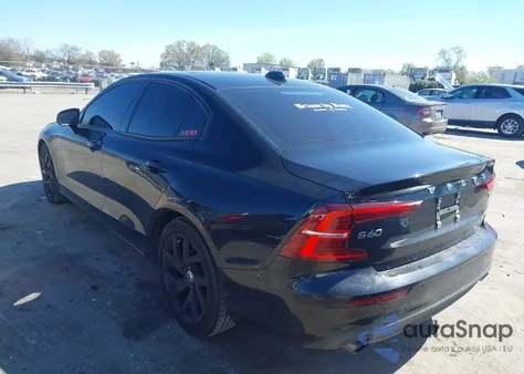2020 Volvo S60 T5 Momentum z USA, uszkodzony, nr VIN 7JR102FK5LG039141